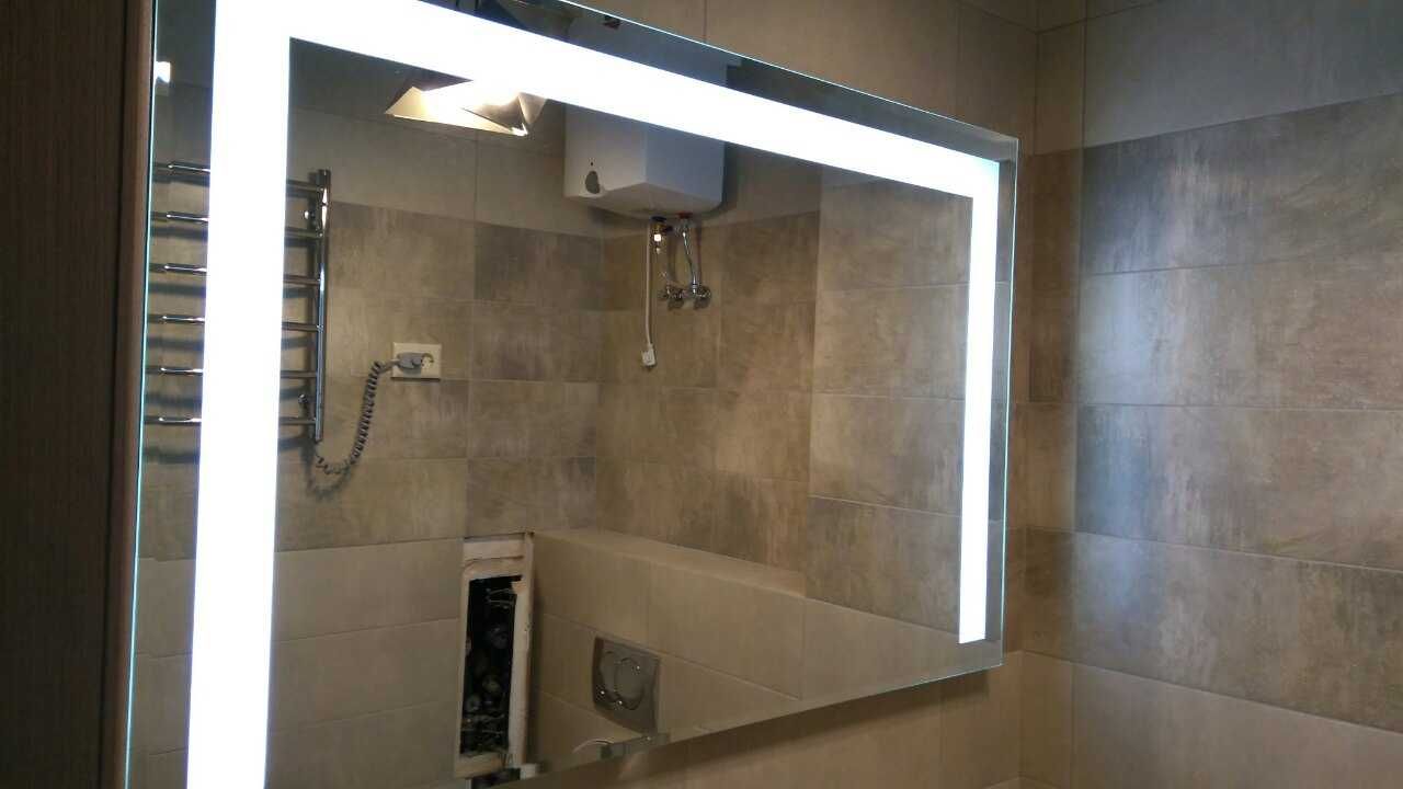 Влагостойкое зеркало в ванную комнату с LED подсветкой.