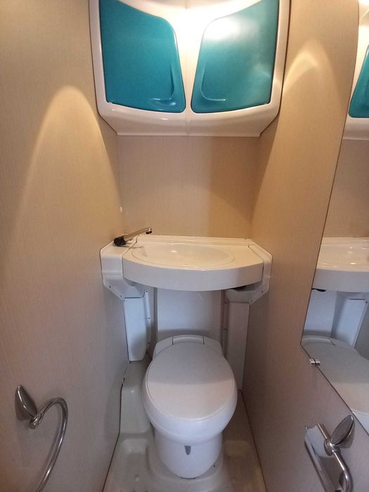 Przyczepa kempingowa Caravelir 5/6 osobowa, łóżka piętrowe dmc 990 km