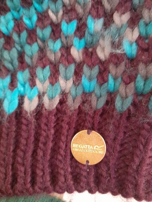 Regatta оригінальна жіноча в'язана зимова шапка
