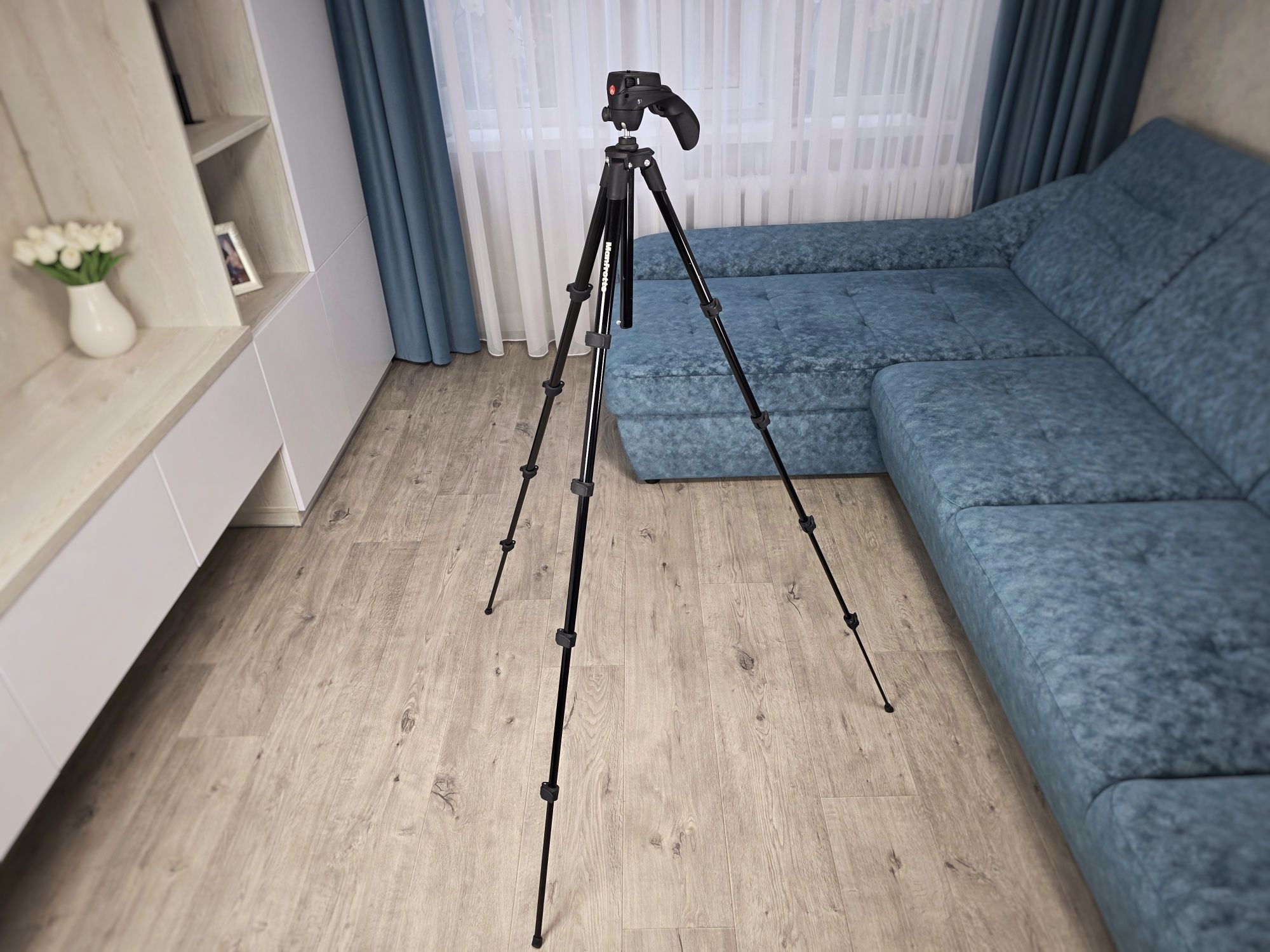 Штатив Manfrotto Compact Action (MKCOMPACTACN-BK)