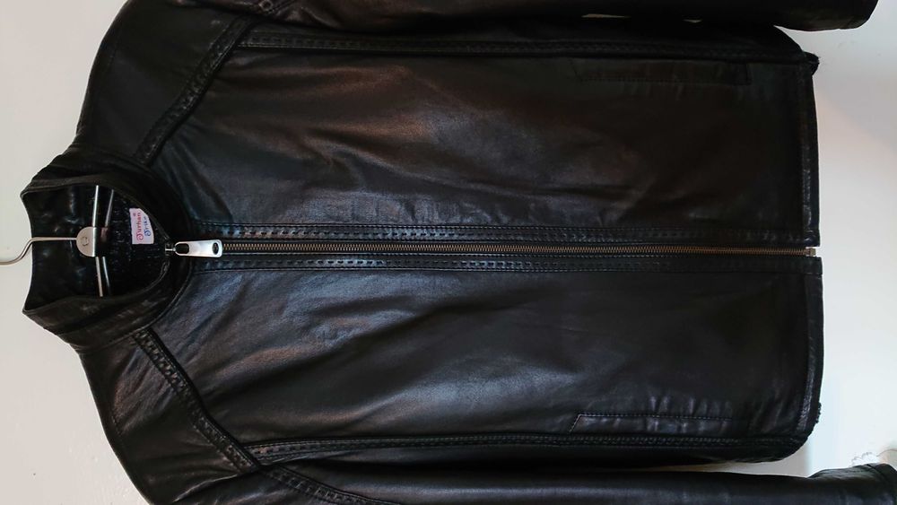 Продам турецкую кожаную курточку.