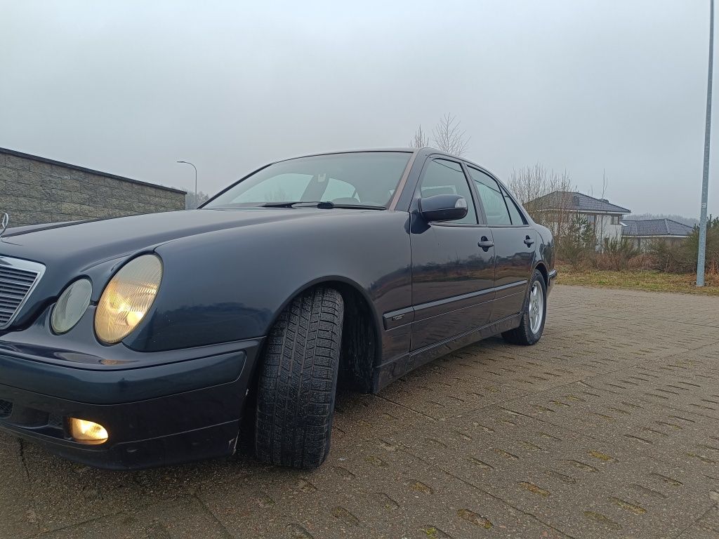 Gustowny klasyk Mercedes w210 e-klasa 2,2cdi automat,skóry,tanio!!!