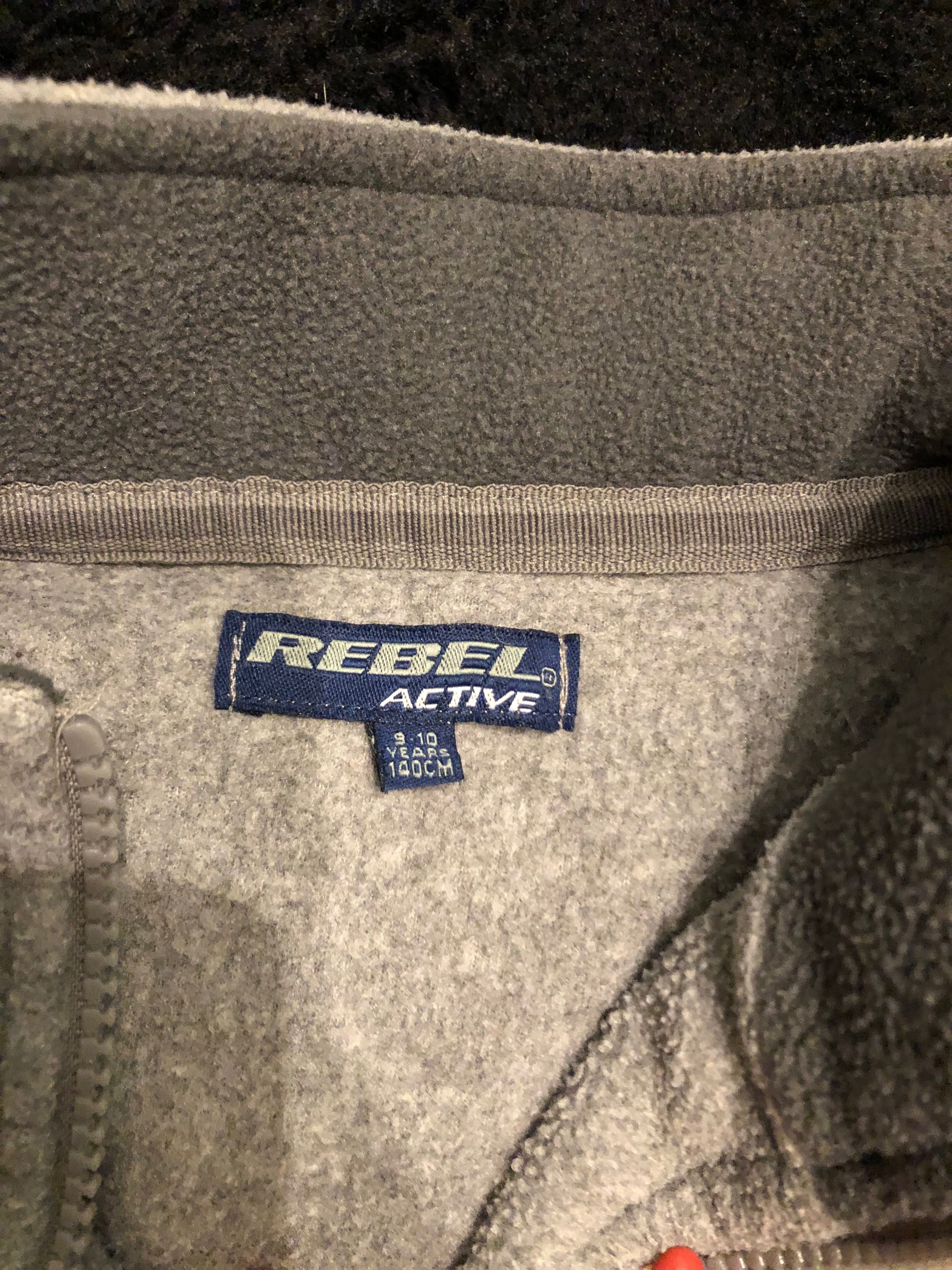 3 bluzy 134 / 140 chłopięce C&A, Rebel gratis bluza z Mikołajem