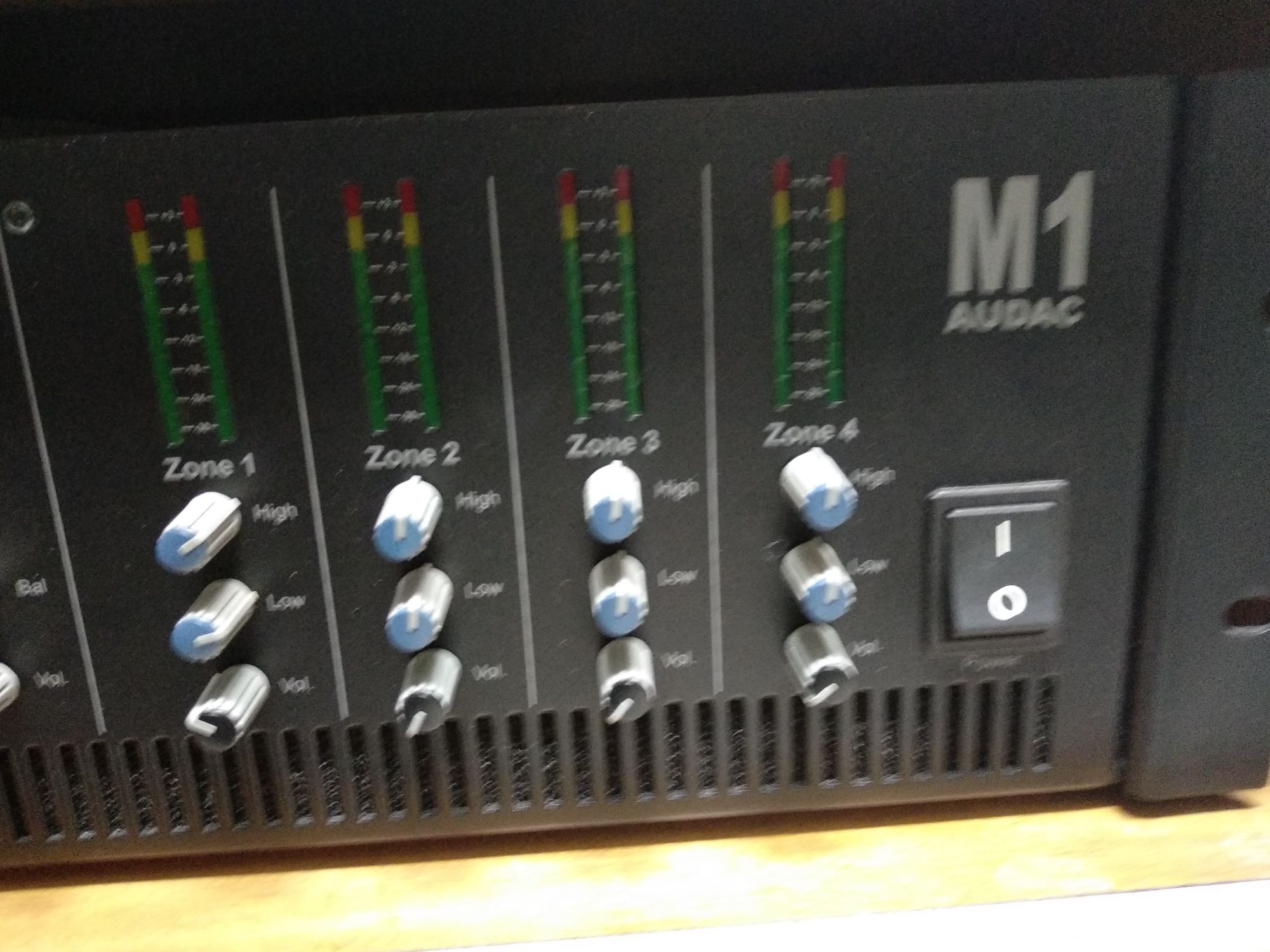 Amplificador audac m1