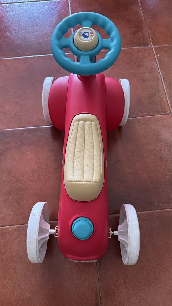 Carro Quadriciclo para bebe com buzina e direcao nas rodas