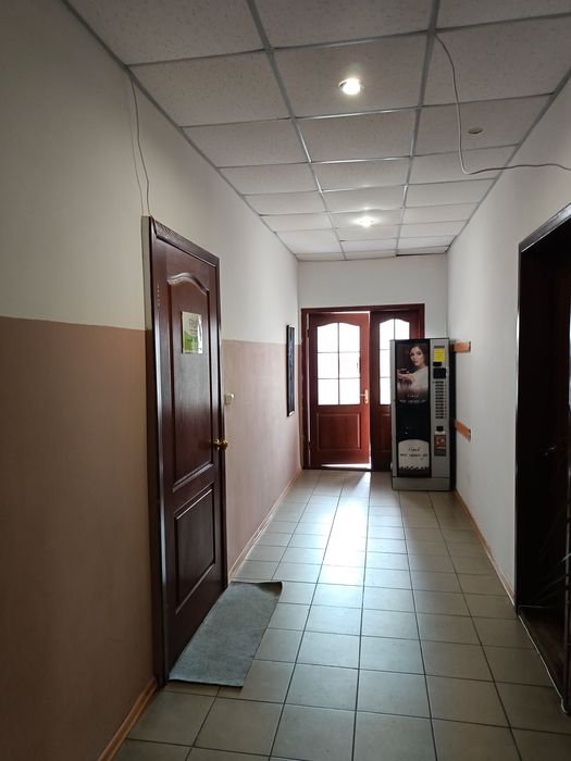 Продам приміщення, район Айсберг, з усіма зручностями.