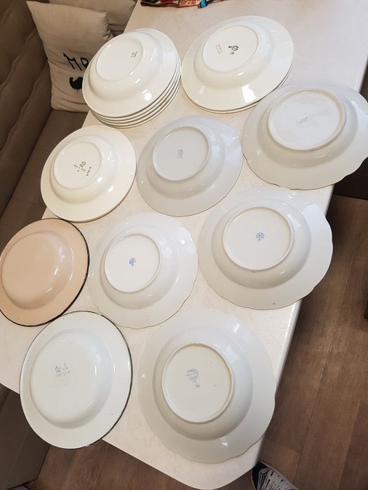 Глибокі раритетні великі тарелі тих часів дуже багато є в оголошеннях