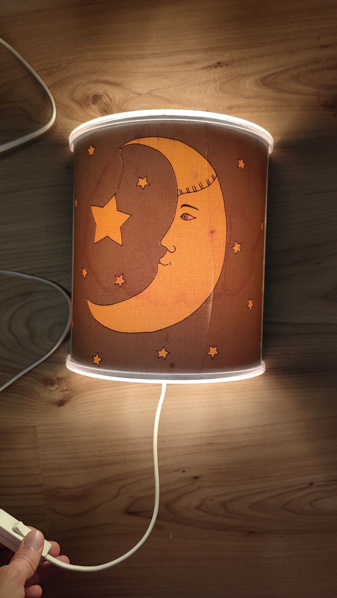 Lampa, lampka na ścianę dziecięca z księżycem. Niebieska z żółtymi gwi