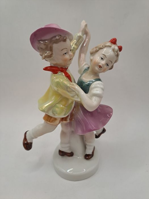 Статуетка. Статуэтка. Фарфоровая статуэтка. Дети.