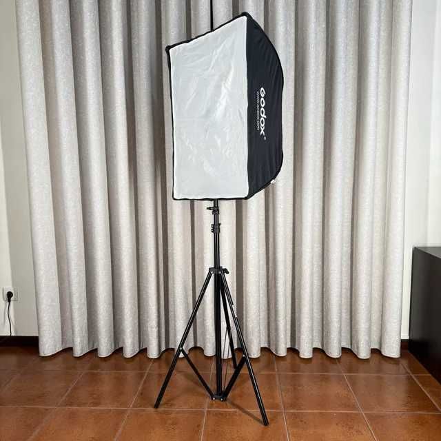Softbox Godox com Tripé Neewer