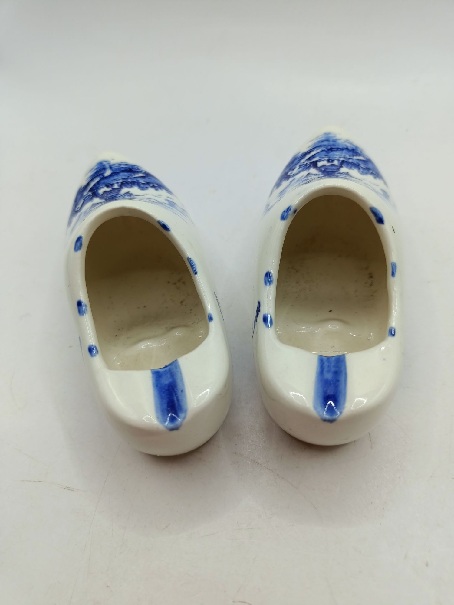 Bibelot drobiazg porcelanowy but chodak holenderskie wiatraki