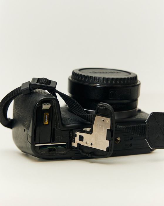 Canon EOS RP +адаптер EF-RF - легка повнофреймова бездзеркальна камера