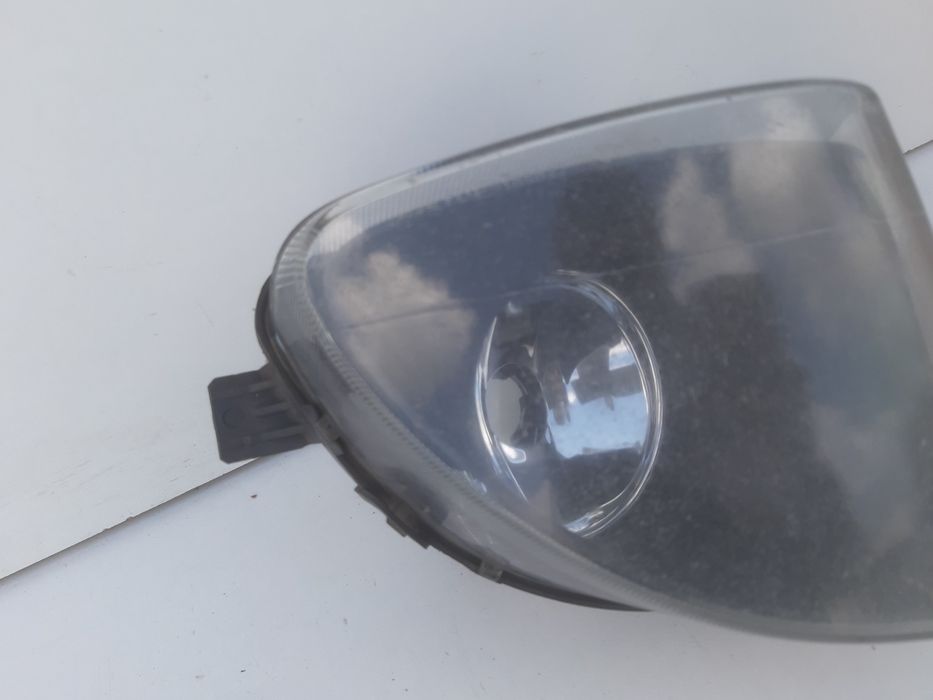 BMW F10 F11 halogen prawy prawa przeciwmgielna lampa zderzaka przód