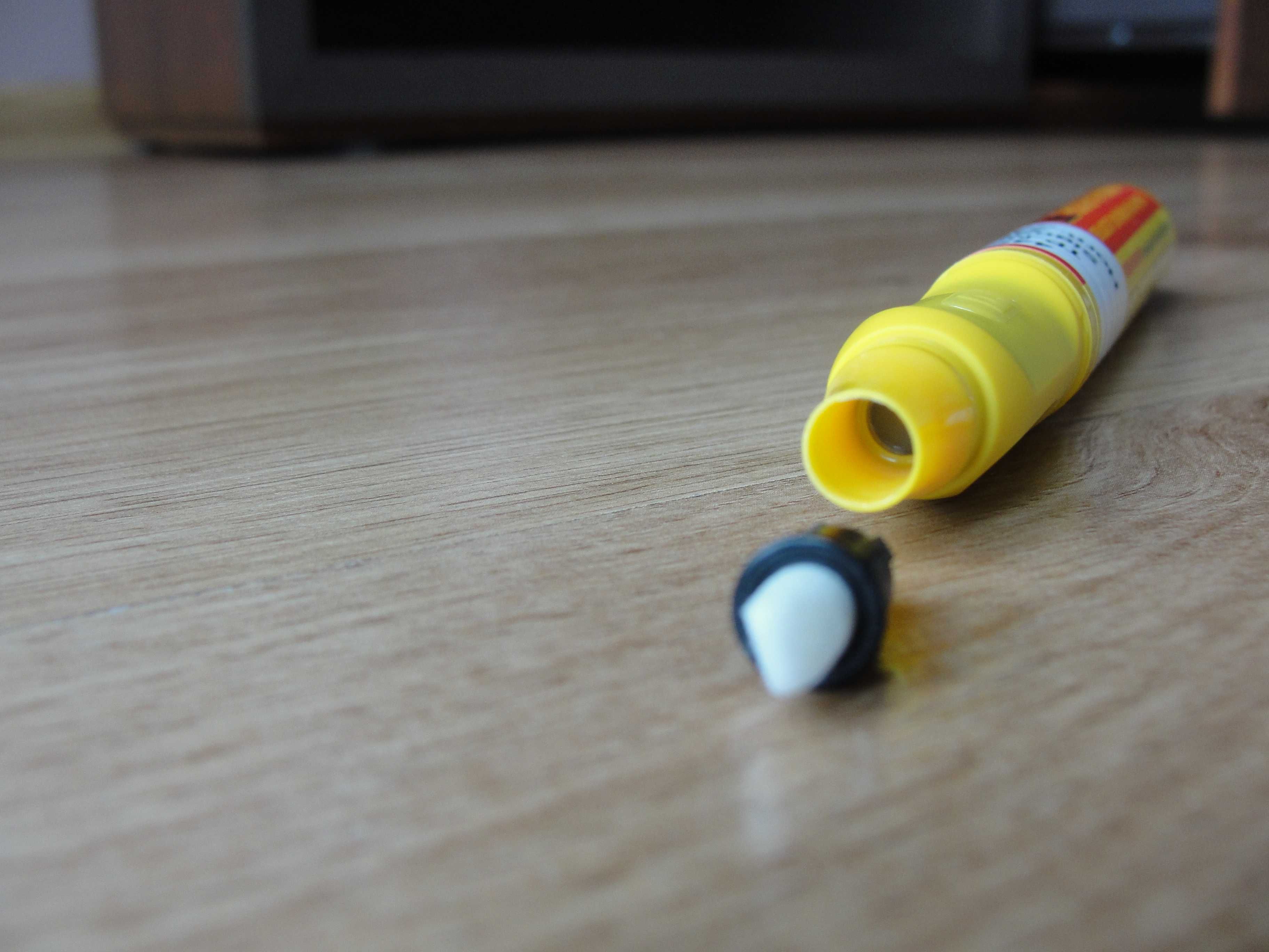 Pisak KANTEN-FIX - okna bramy schody drzwi panele orzech 11ml