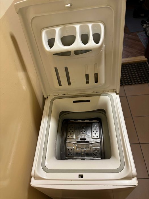 Pralka firmy Whirlpool do naprawy lub na części