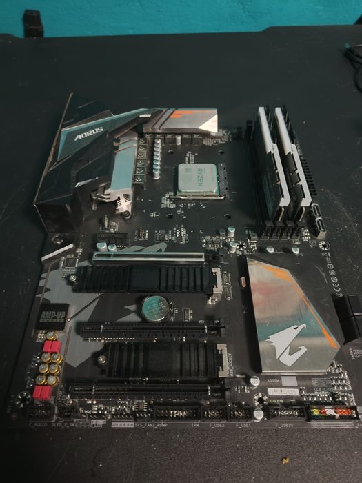 Płyta główna Gigabyte B450 Aorus PRO z procesorem Ryzen 7 3700X