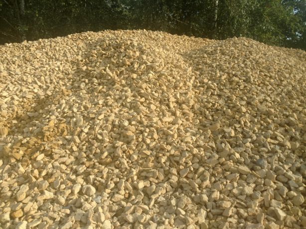 Piasek szary płukany bloczki betonowe fundamentowe cement wapno żwir