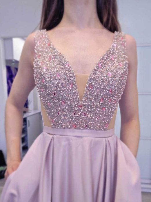 Блідо-рожева вечірня сукня/(плаття) на випускний з розрізом.