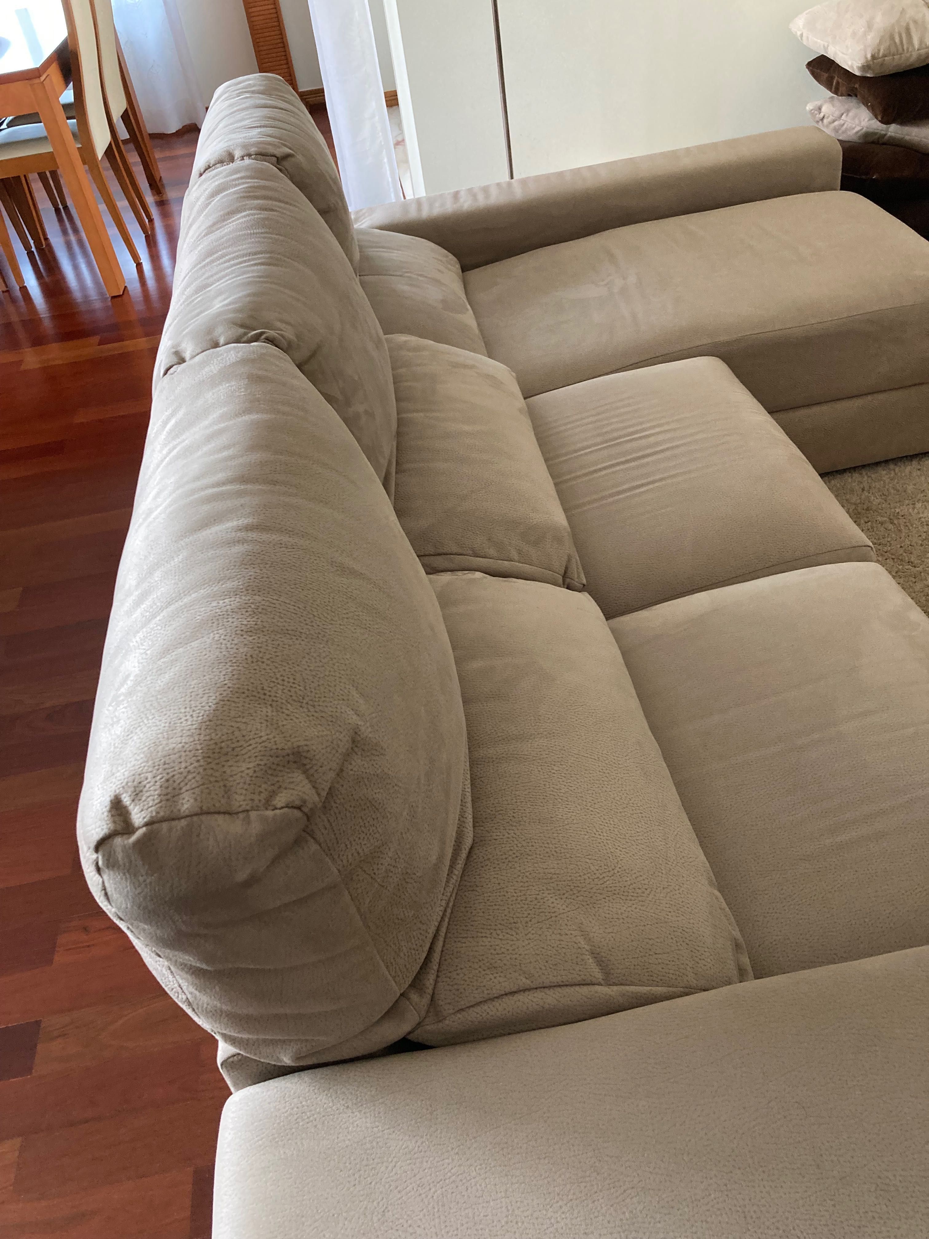 Sofá com Chaise  Long