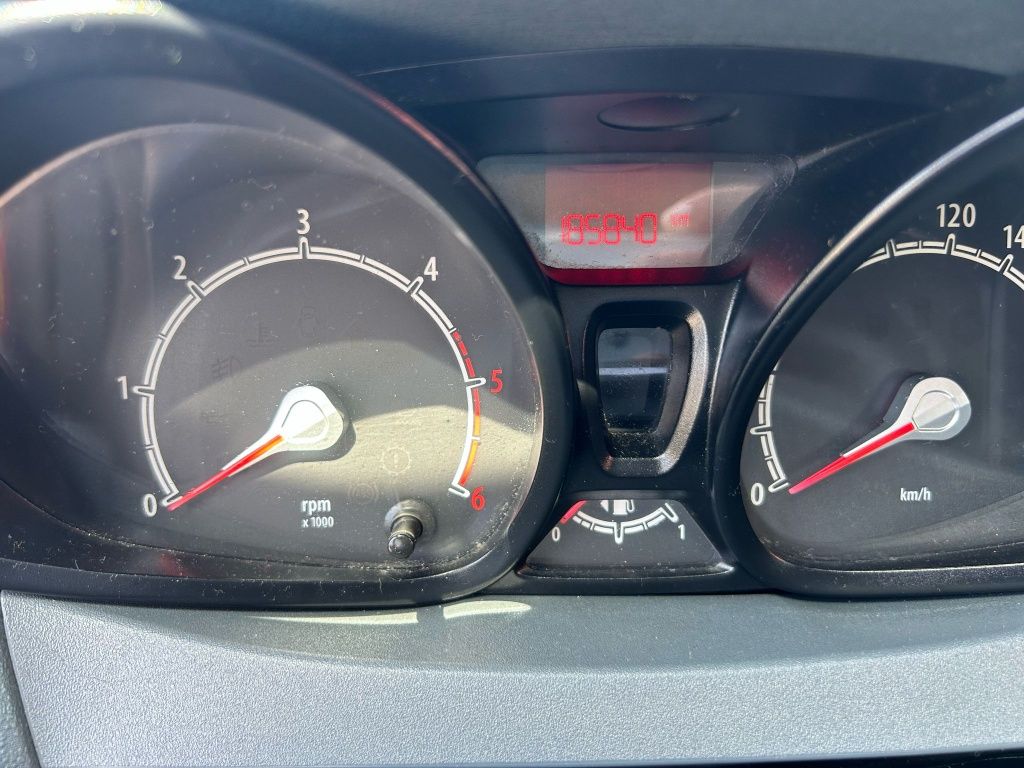 Vendo Ford fiesta 1.4 tdci pintura nova, revisão em dias extras.