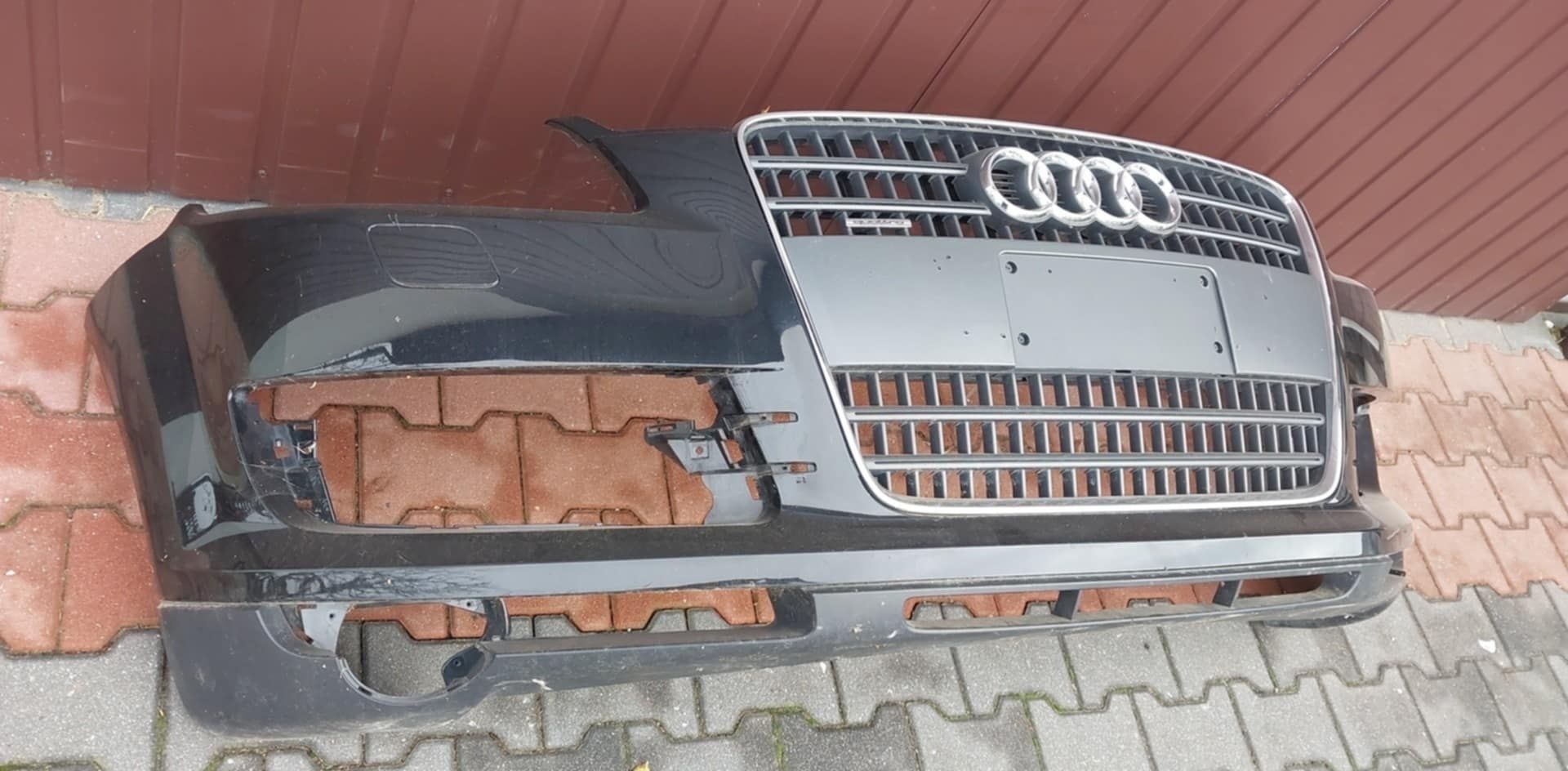 Zderzak przód  AUDI Q7 4L0 przedni