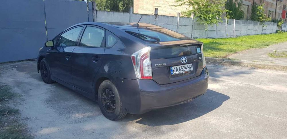 Викуп Toyota Prius 2013 р.в. під власні і під таксі.