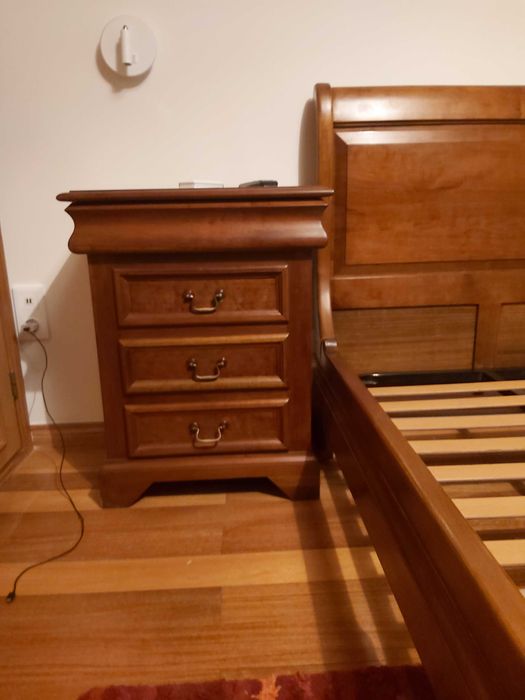 Mobília em madeira estilo Luís Filipe