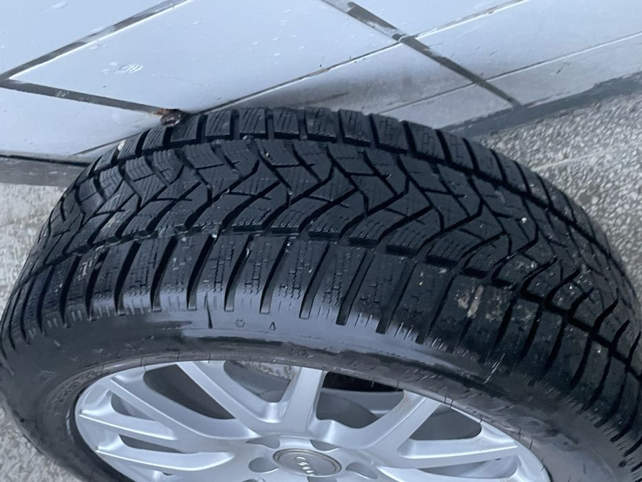 Felgi aluminiowe audi 17 cali z oponami zimowymi