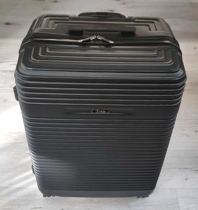 Walizka czarna duża na kółkach Ochnik - 104 l - 29" z pokrowcami