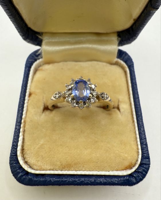 Złoty pierścionek z szafirem 0,45ct i diamentami