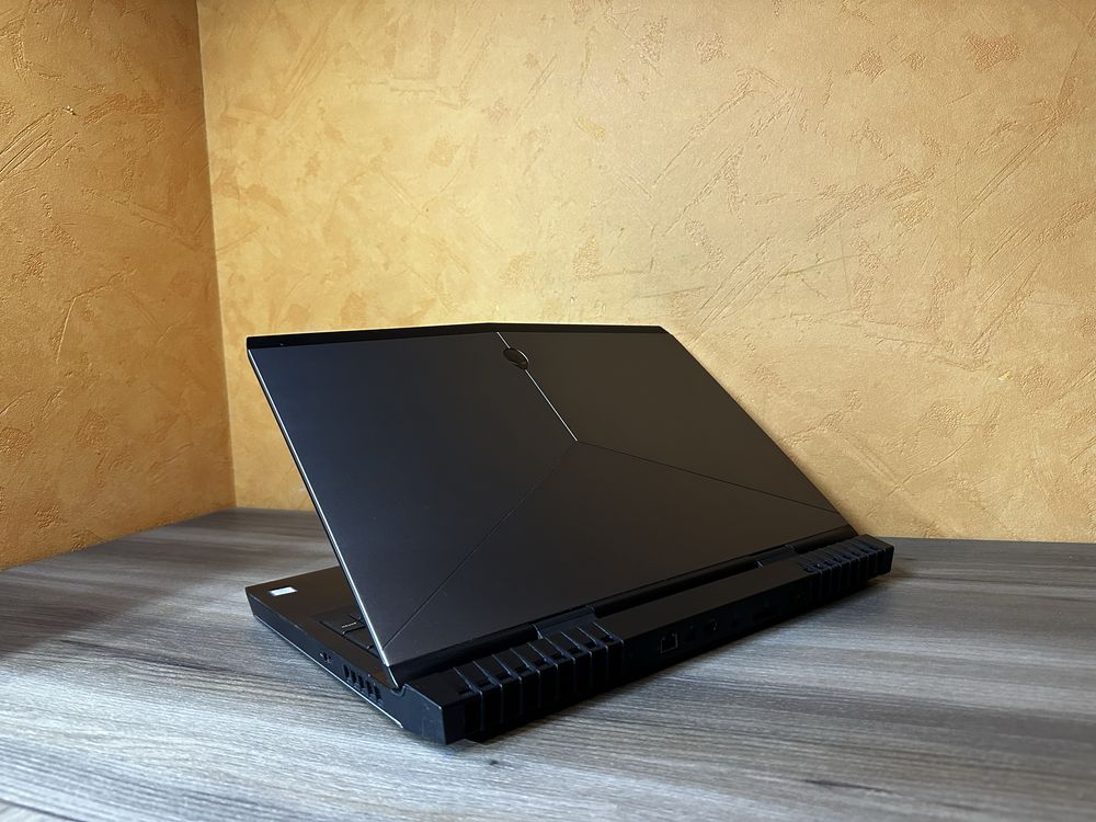 Большой 17.3 Игровой Ноутбук Alienware(Core i7/GTX1070/512/16D4/120hz)