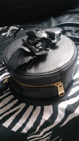 Torebka z wyższej półki kuferek czarna kolekcja Zara Basic