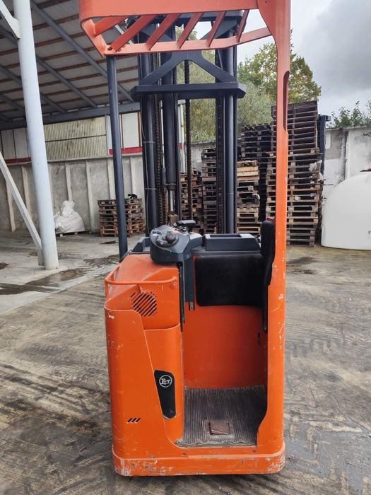 Електричний штабелер Toyota BT SSE160