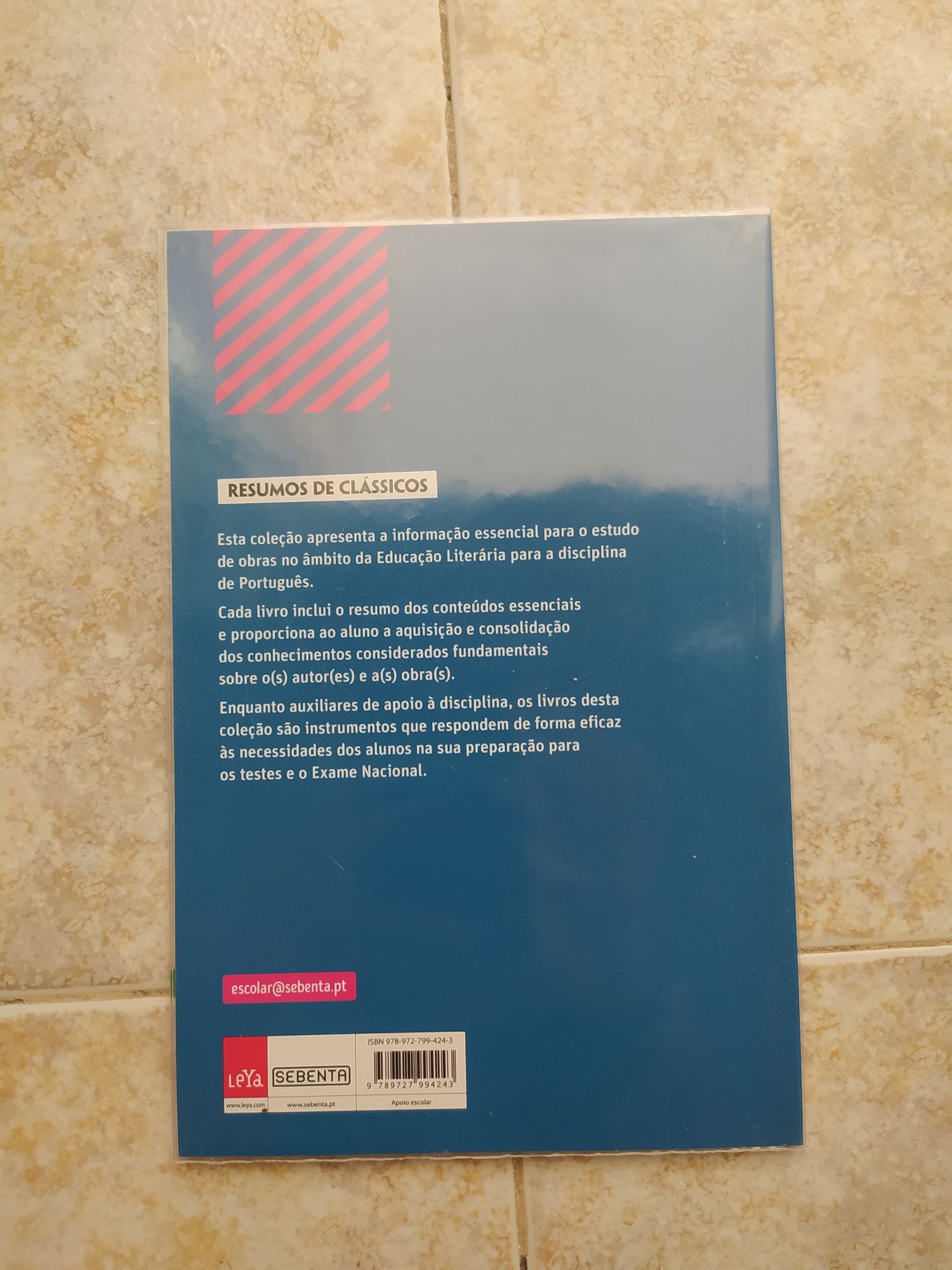 Livro "Resumos de Clássicos - Os Maias"