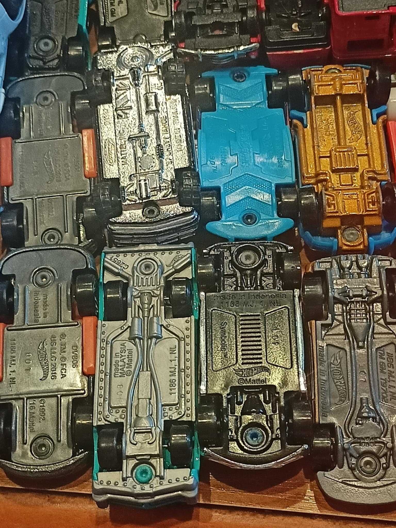 zestaw autek matchbox itp