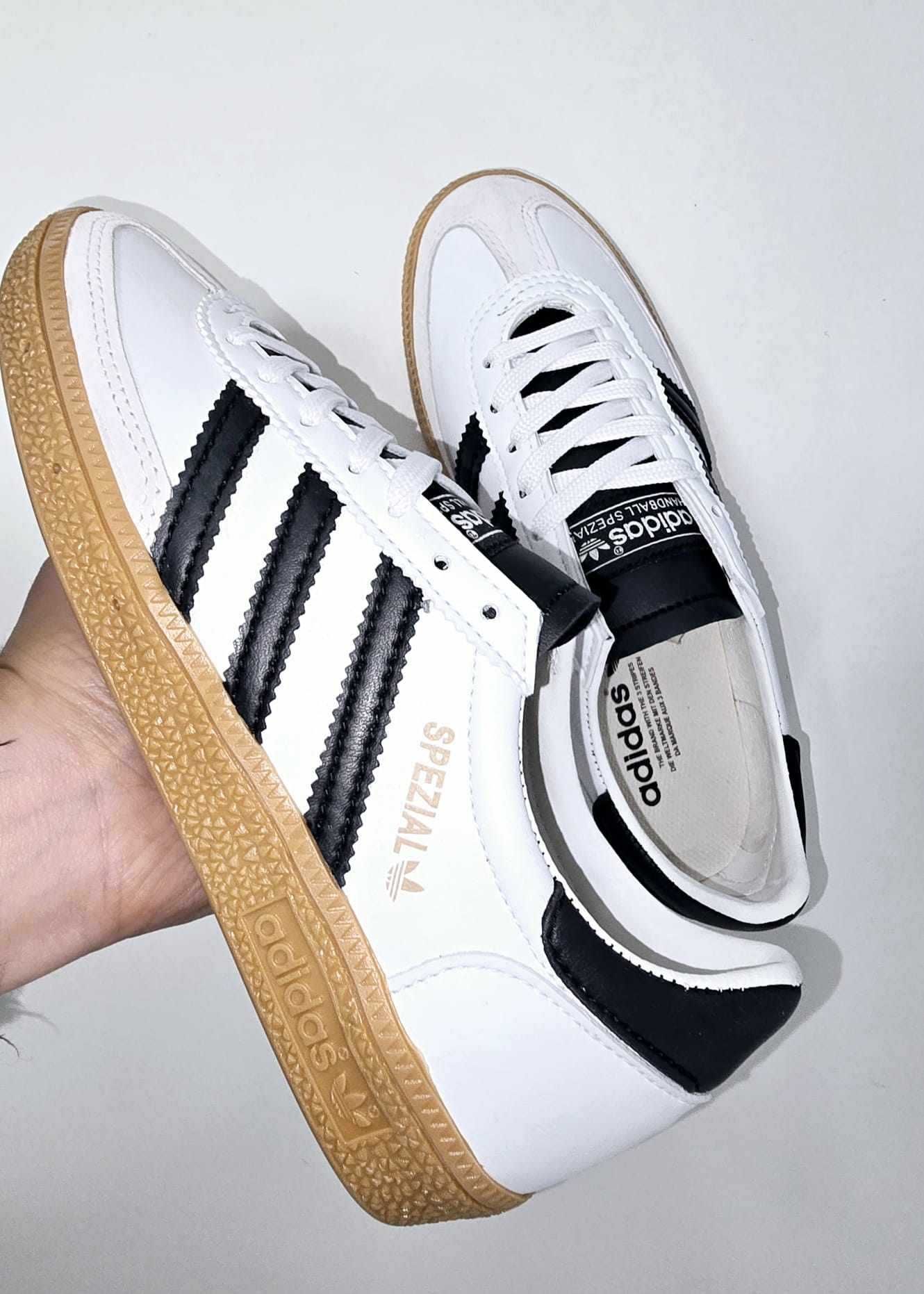 Sapatilhas azul marinho modelo Spezial