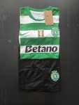Equipamento de criança do Sporting, época 25/26, tamanhos dos 6 aos 13