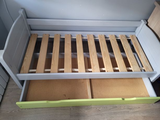 Łóżko dziecięce 160x70 z szufladą na kółkach, barierką zabezpieczającą