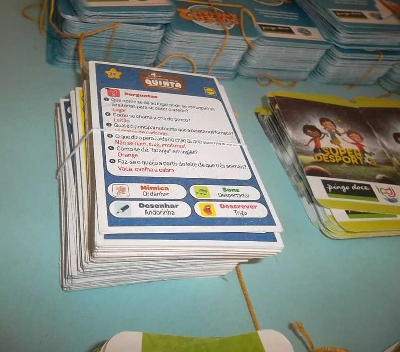 Grande lote de 200 cartas colecionáveis