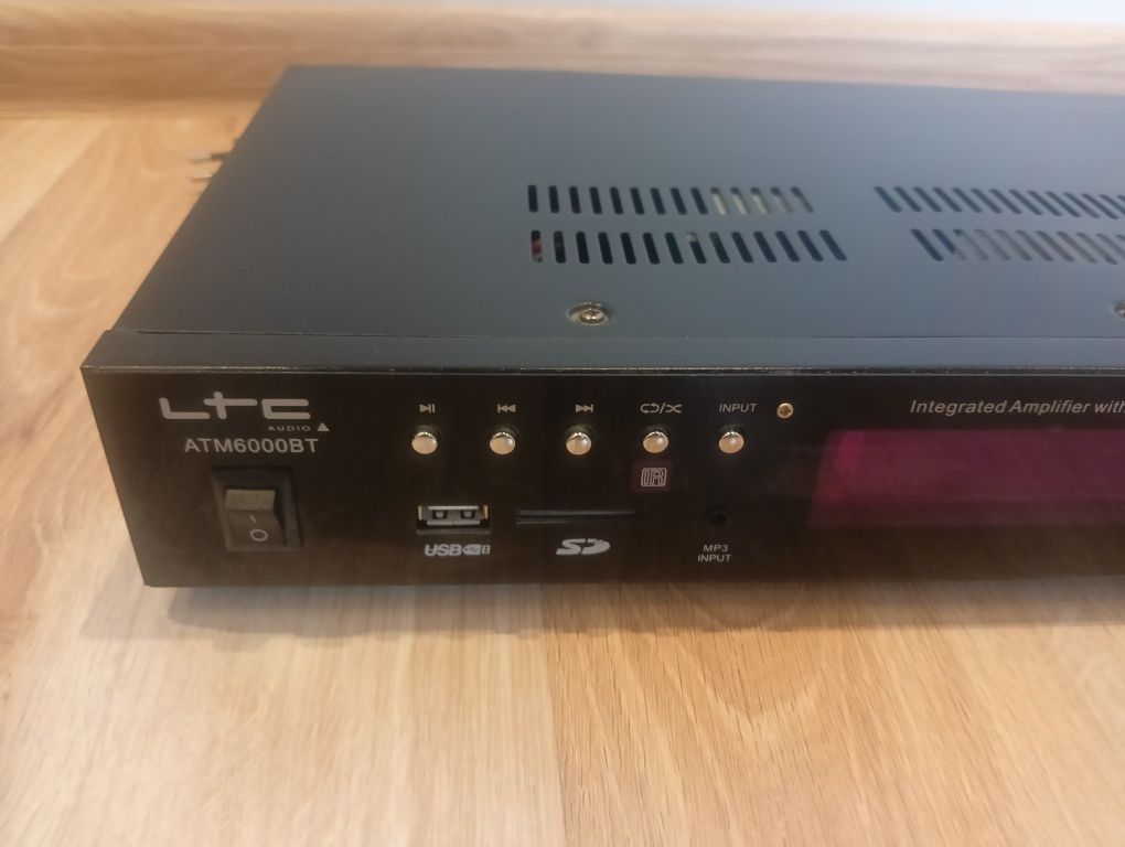 Wzmacniacz multimedialny hi-fi. Sprawny + GRATIS słuchawki Hama. NOWE