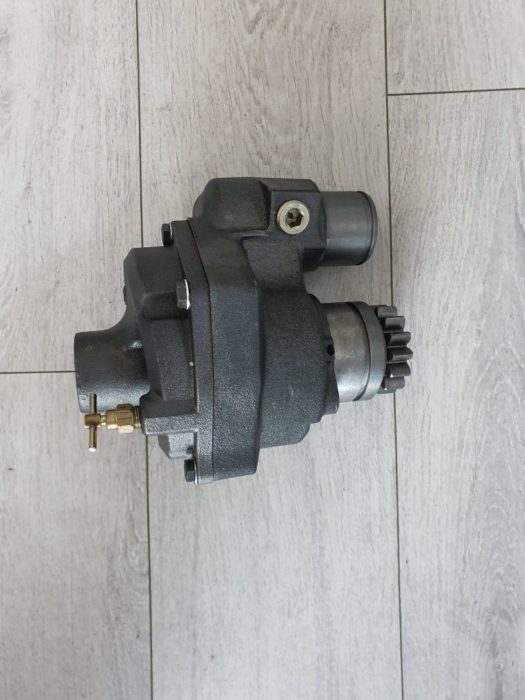 RE500214-Pompa wodna John Deere 7x00,8x00