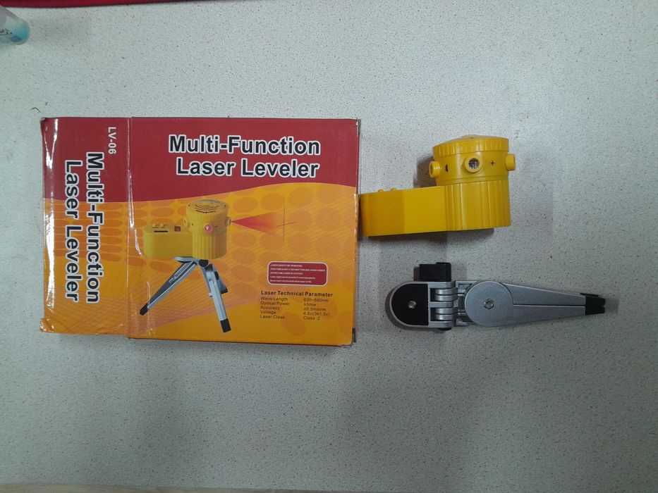 Лазерний рівень на підставці новий в упаковці.
