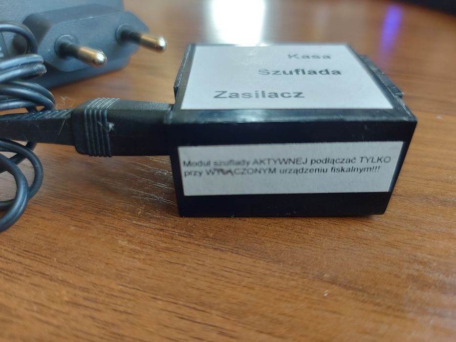 Przejściówka z zasilaczem do kasy i szuflady