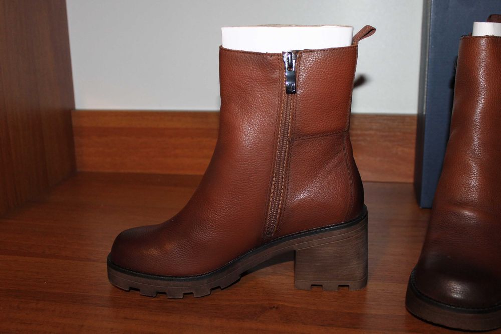 Шкіряні ботильйони, челсі Caprice 36 розмір