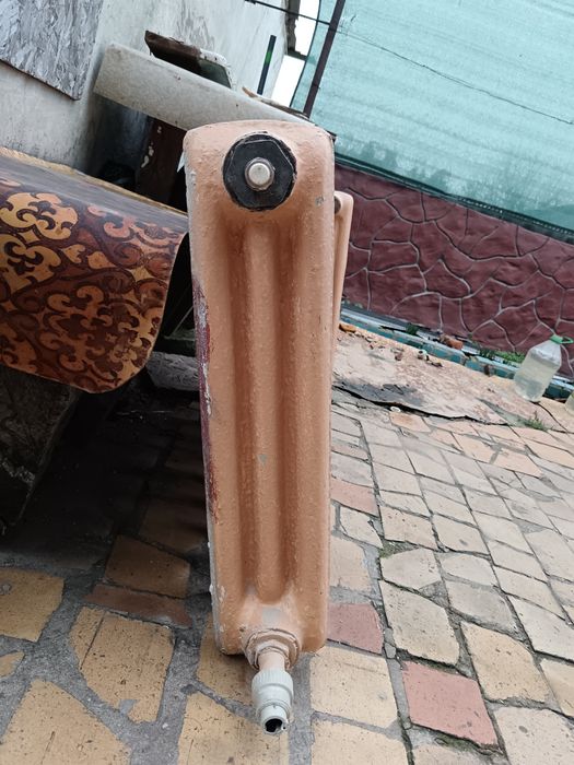 Батареи чугунные 12 и 10 секций. Цена за секцию 50 гривен