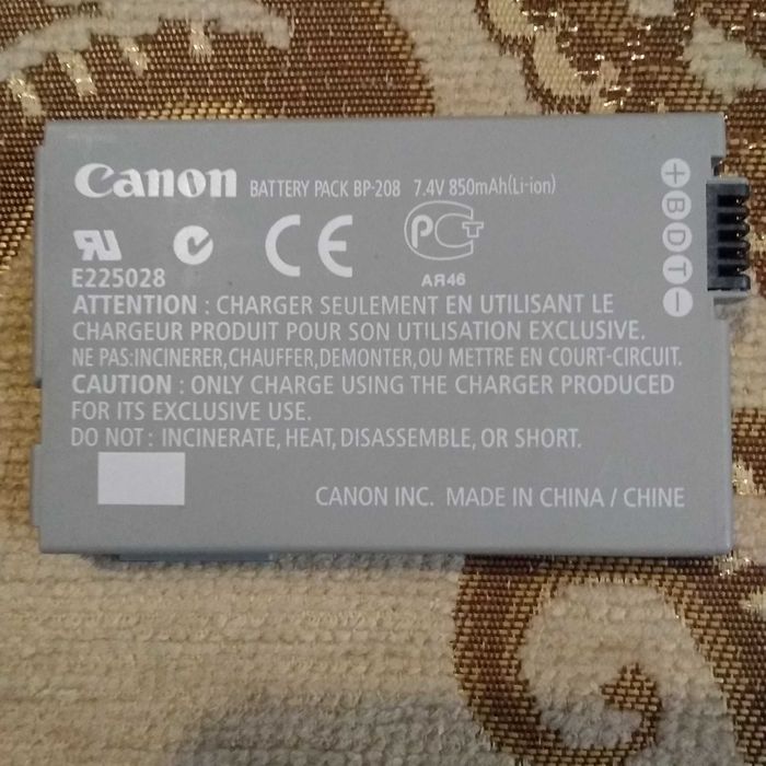 Відеокамера Canon 35X zoom1000 DC220 у комплекті.