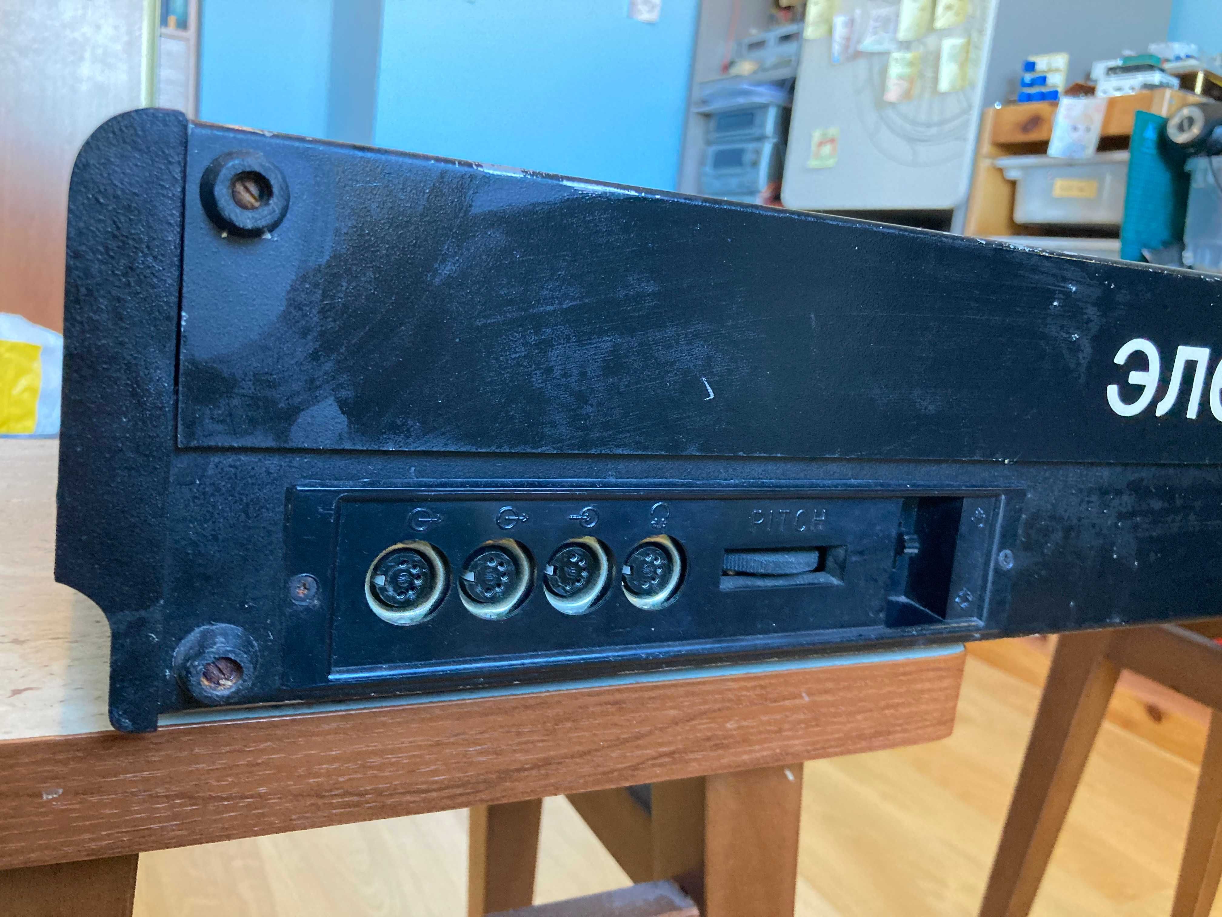 Analogowy syntezator polifoniczny ZSRR – Elektronika Venta EM-15