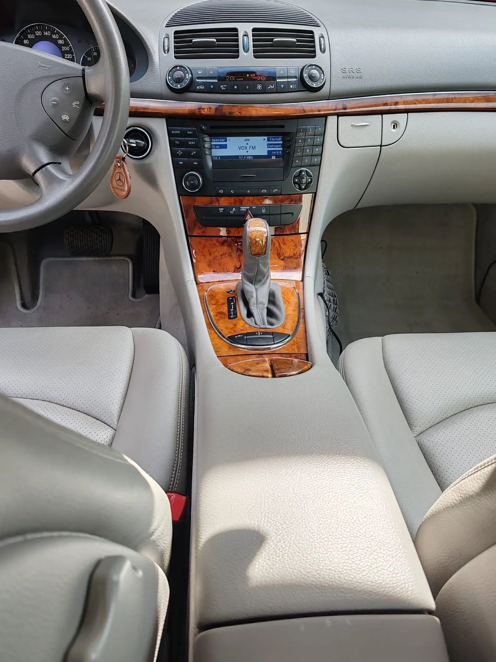 Mercedes-Benz Klasa E Mercedes-Benz E 500 Elegance