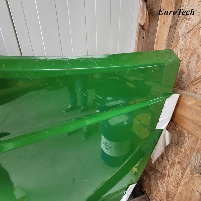 Boczna pokrywa lewa przednia do kombajnu John Deere AXE26560