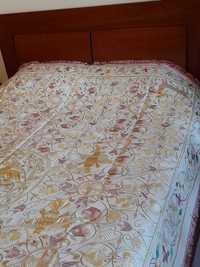 Colcha nova bordada (handmade bed quilt) de Castelo Branco certificada